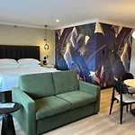 Sheraton Laval Hotel
